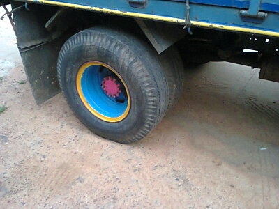 NPR 115 รถห้าง ปี 38 F หน้าหลัง ยาง 8.25