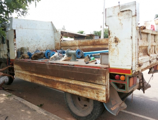 MITSUBISHI FUSO 175 HP 6D15 หกล้อดั๊มพ์ กระบะดั๊มพ์เหล็ก 6 ตันความยาว 4.30 เมตรสภาพดี เครื่องแห้งแรงดีไม่มีเยิ้ม ภายในคอนโซลครบพร้อม พวงมาลัยเพาเวอร์ ช่วงล่างใหญ่คัชซีสวยไม่มีแตกไม่มีดาม ยาง 9.00 ขอบ 20 สภาพดี 70\% พร้อมบรรทุกพร้อมใช้งาน เอกสารเล่มทะเบียนค