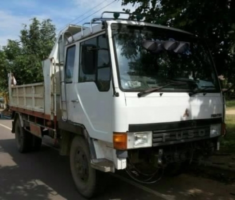MITSUBISHI FUSO 175 HP 6D15 หกล้อดั๊มพ์ กระบะดั๊มพ์เหล็ก 6 ตันความยาว 4.30 เมตรสภาพดี เครื่องแห้งแรงดีไม่มีเยิ้ม ภายในคอนโซลครบพร้อม พวงมาลัยเพาเวอร์ ช่วงล่างใหญ่คัชซีสวยไม่มีแตกไม่มีดาม ยาง 9.00 ขอบ 20 สภาพดี 70\% พร้อมบรรทุกพร้อมใช้งาน เอกสารเล่มทะเบียนค