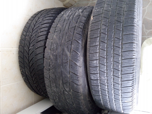 ขายยาง 225/75/15 2 เส้น คนล่ะลาย สภาพดอกดี และ ยางติดล้อ 205/65/15