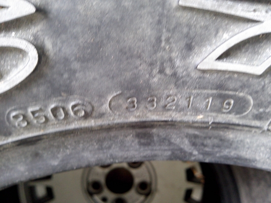 ขายยาง 225/75/15 2 เส้น คนล่ะลาย สภาพดอกดี และ ยางติดล้อ 205/65/15