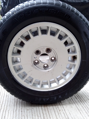 ขายยาง 225/75/15 2 เส้น คนล่ะลาย สภาพดอกดี และ ยางติดล้อ 205/65/15