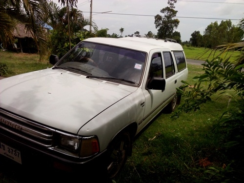 toyota ไฮลัก   แวน 4 ประตู เล่มทะเบียน