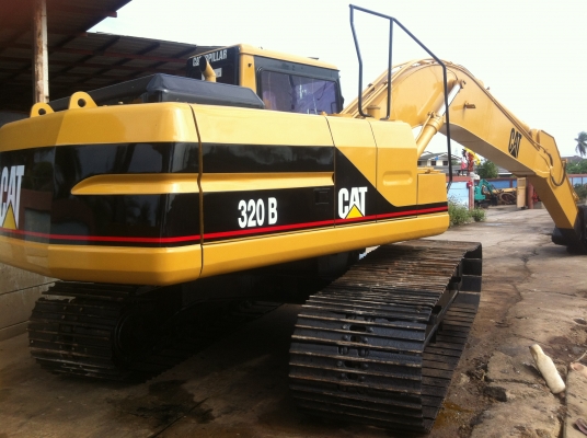 ขายรถแมคโครCAT320 V2 สภาพพร้อมใช้ ไฟฟ้าครบ สนใจติดต่อ บอย 085-156-2314