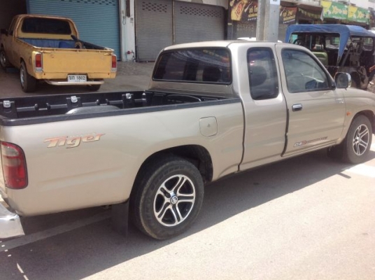 ขายรถ โตโยต้า D4D ปี 03 ตัวG มีแอเเบ็ค ABS เครื่อง 2500 ทะเบียนพร้อมโอน