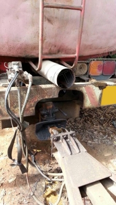 รถบรรทุก 10 ล้อบรรทุกของเหลว  ยี่ห้อ HINO รุ่น FM3MMLD