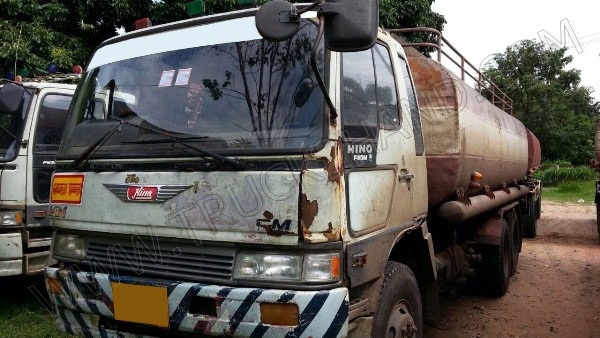 รถบรรทุก 10 ล้อบรรทุกของเหลว  ยี่ห้อ HINO รุ่น FM3MMLD  240 แรงม้า