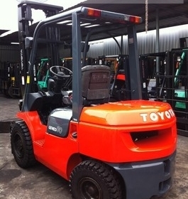 ขาย รถ โฟล์คลิฟท์ TOYOTA รุ่น 7-FD30