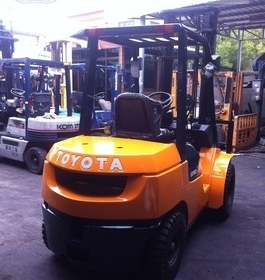 ขายรถ โฟล์คลิฟท์ TOYOTA รุ่น 7-FD30