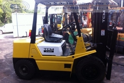 ขายรถ โฟล์คลิฟท์ TCM รุ่น FD30Z7 ขายรถ โฟล์คลิฟท์ TCM รุ่น FD30Z7