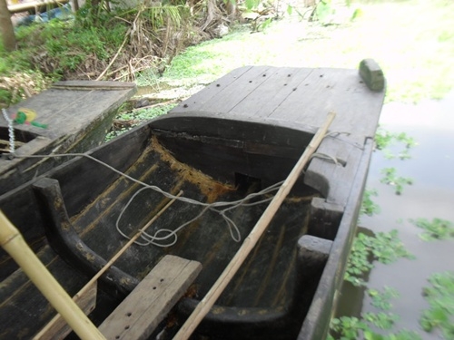 ขายเรือไม้ตะเคียนขาย95000บาท กว้าง1.65เมตร ยาว12เมตร เรือยาแล้ว ลงน้ำมันยางทำอย่างดีพร้อมใช้งาน