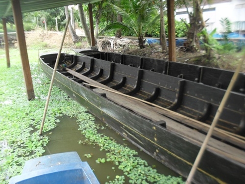ขายเรือไม้ตะเคียนขาย95000บาท กว้าง1.65เมตร ยาว12เมตร เรือยาแล้ว ลงน้ำมันยางทำอย่างดีพร้อมใช้งาน