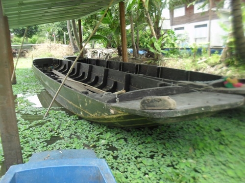 ขายเรือไม้ตะเคียนขาย95000บาท กว้าง1.65เมตร ยาว12เมตร เรือยาแล้ว ลงน้ำมันยางทำอย่างดีพร้อมใช้งาน
