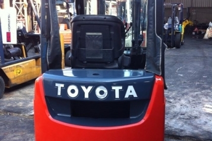 ขาย รถโฟล์คลิฟท์ TOYOTA รุ่น 8FG-15