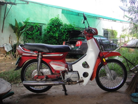 ขายฮอนด้าดรีม คุรุสภา สีแดงสภาพสวยพร้อมใช้งาน (ทะเบียนพร้อมชุดโอน )