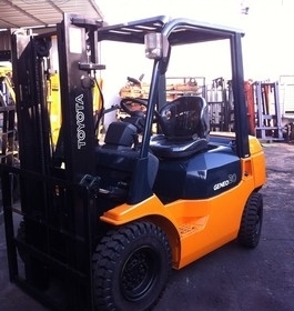 ขายรถ โฟล์คลิฟท์ TOYOTA รุ่น 7-FD20