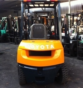ขายรถ โฟล์คลิฟท์ TOYOTA รุ่น 7-FD20