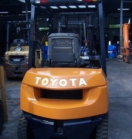 ขาย รถโฟล์คลิฟท์ TOYOTA รุ่น 7FG-20