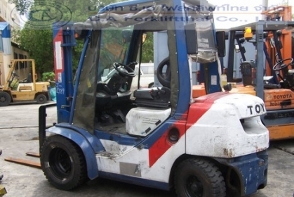 ขายรถ โฟล์คลิฟท์ TOYOTA รุ่น 8-FD25