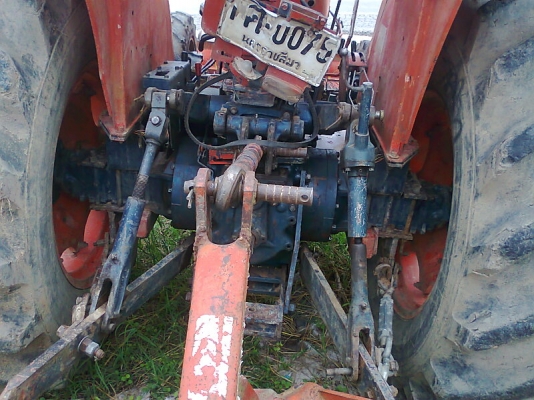 รถไถ KUBOTA M8030 dT รถพร้อมใช้งาน มีทะเบียน อุปกรณ์ใบดันหน้า และผาน 7 อย่างดีแถมไว้ให้ใช้งาน.