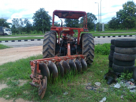 รถไถ KUBOTA M8030 dT รถพร้อมใช้งาน มีทะเบียน อุปกรณ์ใบดันหน้า และผาน 7 อย่างดีแถมไว้ให้ใช้งาน.