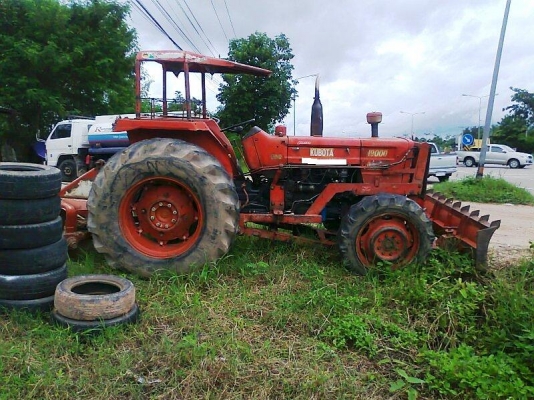 รถไถ KUBOTA M8030 dT รถพร้อมใช้งาน มีทะเบียน อุปกรณ์ใบดันหน้า และผาน 7 อย่างดีแถมไว้ให้ใช้งาน.
