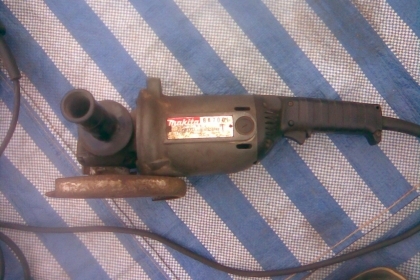 หินเจียmakita 7 นิ้วสภาพสวยๆครับพร้อมใช้งานเสียงนิ่มครับมีใบพร้อมเดิมๆครับเสื้ออลูมิเนียมครับราคานี้คุ้มครับไม่ต้องเบิกใหม่