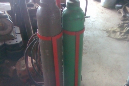 ชุดแก๊สสภาพพร้อมใช้งานครับ  ได้ครับครับ  หัวแก๊ส +  สาย + ถัง 2 ถังครับ   ราคาเบิกใหม่  หมื่นปลายครับ คุ้มครับราคานี้