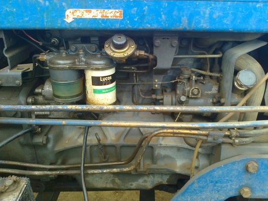 รถไถ ford 6610 เสื้อลาย 2 เพลา คานหน้า คาราโร่ มีเล่มทะเบียนพร้อมโอน สนใจติดต่อ 0844140121 (อาม)