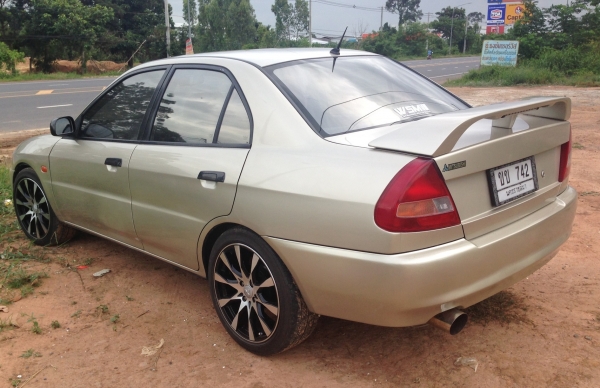 MITSUBISHI LANCER GLXi 1.5 AT ปี 97 รถสวยจัดทั้งภายในและภายนอก เครื่องแน่นแรงดีเดิมๆ ภายในเก๋งคอนโซลสวยครบพร้อม CD MP3 แอร์ พ.เพาเวอร์ ก.ไฟฟ้า สวยสะอาดขับง่าย ช่วงล่างแน่น ล้อแม็กอย่างสวยสภาพเต็ม ยางดี 4 เส้นประมาณ 70\% พร้อมใช้งานได้เลย เอกสารทะเบียนภาษีค