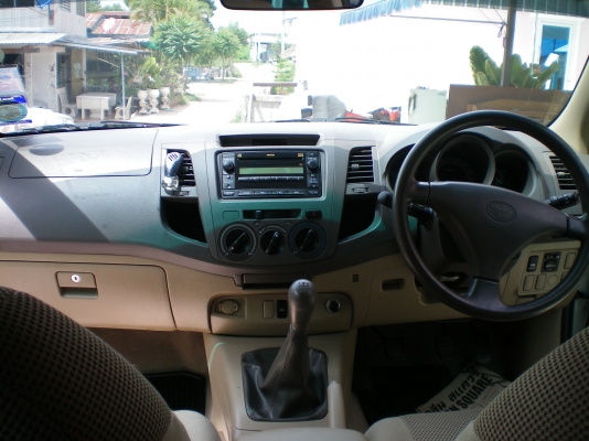 ขายด่วน โตโยต้า วีโก้ ปี2010 4ประตู เครื่อง2.5 E เดิมทั้งคันไม่เคยชนราคา580000ราคาถูกแบบนี้ไม่มีอีกแล้วมาก่อนได้ก่อนสนใจติดต่อkฐิติกร0857748181รถสวยสภาพป้ายแดงครับ