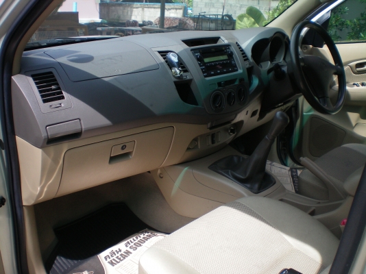 ขายด่วน โตโยต้า วีโก้ ปี2010 4ประตู เครื่อง2.5 E เดิมทั้งคันไม่เคยชนราคา580000ราคาถูกแบบนี้ไม่มีอีกแล้วมาก่อนได้ก่อนสนใจติดต่อkฐิติกร0857748181รถสวยสภาพป้ายแดงครับ