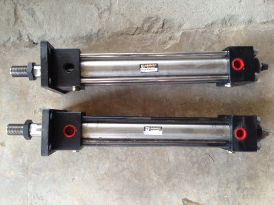ขายแท่งไฮโดรลิก สภาพสวยมาก เป็นสแตนเลส มี 2 ตัว ขนาดตามรูปครับ ขายตัวละ 3000 บาท