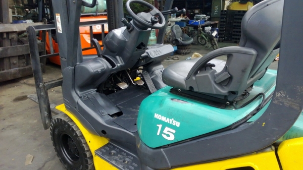 KOMATSU FD15-20 รถยกโคมัสสึรุ่น 20 ยก 1.5 ตัน เสาสูง 3 เมตร เครื่องดีเซล เกียร์ออโต้