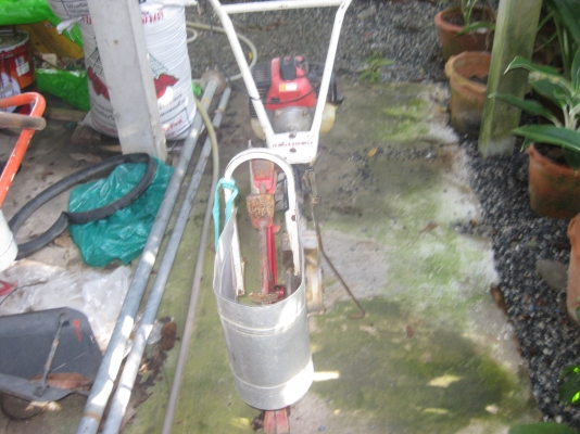 เครื่องแหวกร่องในนาข้าว