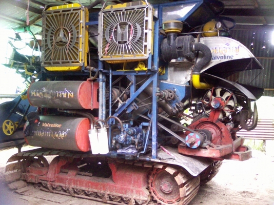 ลงรูปใหม่+เบอร์โทร ขายรถเกี่ยวนวดข้าวอุ้ม พ.เจริญการช่าง