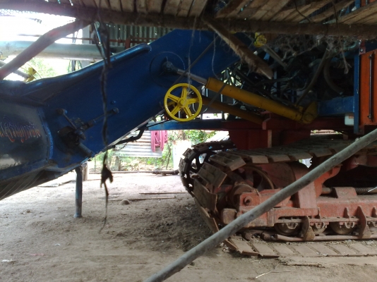 ลงรูปใหม่+เบอร์โทร ขายรถเกี่ยวนวดข้าวอุ้ม พ.เจริญการช่าง