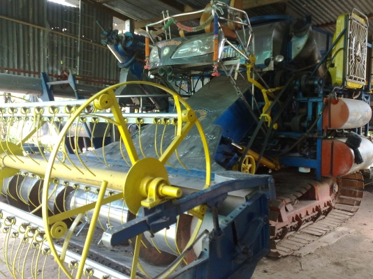 ลงรูปใหม่+เบอร์โทร ขายรถเกี่ยวนวดข้าวอุ้ม พ.เจริญการช่าง