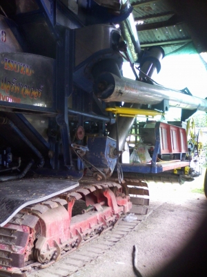 ลงรูปใหม่+เบอร์โทร ขายรถเกี่ยวนวดข้าวอุ้ม พ.เจริญการช่าง