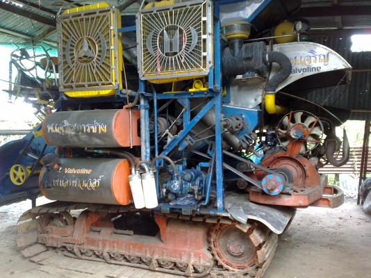 ลงรูปใหม่+เบอร์โทร ขายรถเกี่ยวนวดข้าวอุ้ม พ.เจริญการช่าง