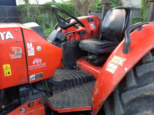 รถไถ KUBOTA M7040.