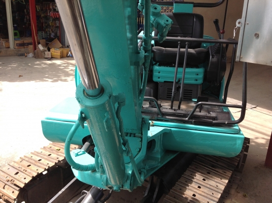 รถขุด komatsu pc30-7มีลายแย็ก