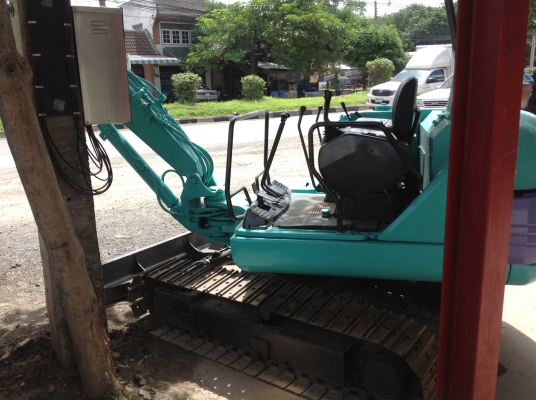 รถขุด komatsu pc30-7มีลายแย็ก