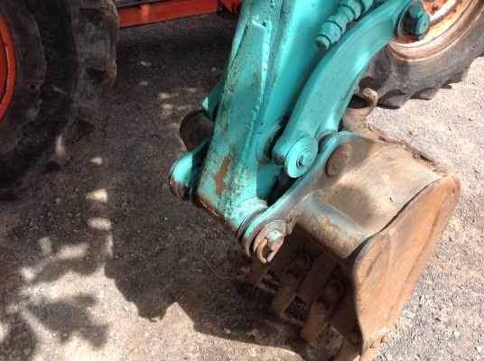 รถขุด komatsu pc30-7มีลายแย็ก