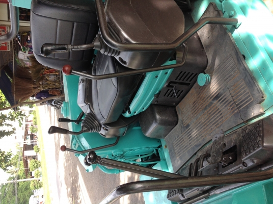 รถขุด komatsu pc30-7มีลายแย็ก