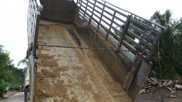 รถฮีโน่ 10 ล้อดั้ม FM3H 195 แรงม้า สนใจติดต่อ 081 - 6079515 รถฮีโน่ 10 ล้อดั้ม FM3H 195 แรงม้า สนใจติดต่อ 081 - 6079515