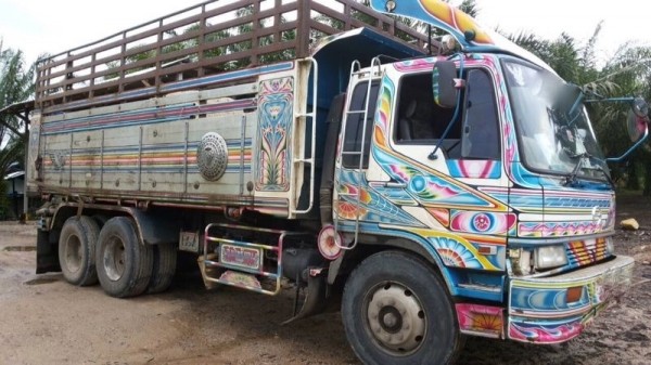 รถฮีโน่ 10 ล้อดั้ม FM3H 195 แรงม้า  สนใจติดต่อ 081 - 6079515