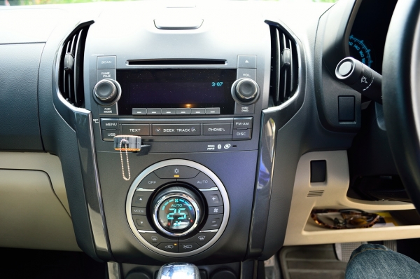 ขายดาวน์ 150,000 บาท CHEVROLET COLORADO 2.8 LTZ Z71 4WD 6AT ตัว TOP ขายดาวน์ 150,000 บาท CHEVROLET COLORADO 2.8 LTZ Z71 4WD 6AT ตัว TOP