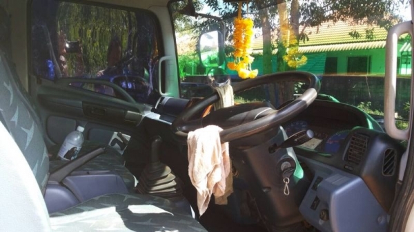 รถอีซูซุ 6 ล้อดั้ม 150 แรงม้า ปี 50  ( รถวิ่ง 24x,xxx กม. ) สนใจติดต่อ 081 - 6079515