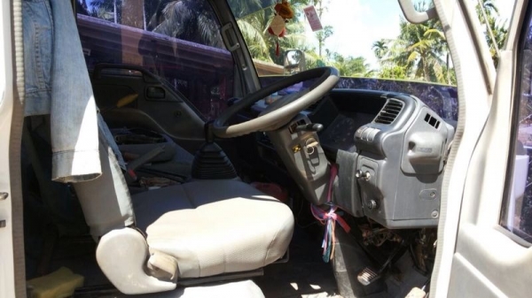 รถอีซูซุ 6 ล้อดั้ม 150 แรงม้า ปี 50  ( รถวิ่ง 24x,xxx กม. ) สนใจติดต่อ 081 - 6079515